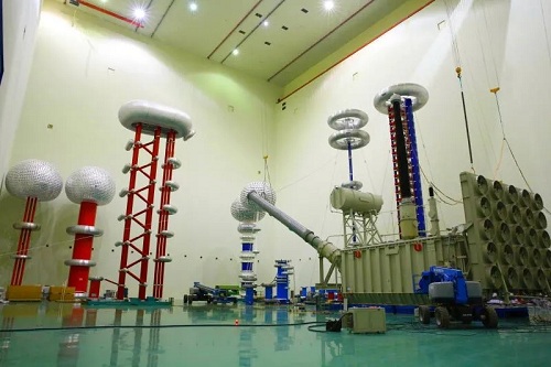 國內(nèi)首次!青豫特高壓直流輸電工程高端換流變壓器在建設(shè)當(dāng)?shù)赝ㄟ^出廠試驗(yàn)