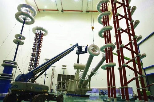 國內(nèi)首次!青豫特高壓直流輸電工程高端換流變壓器在建設(shè)當(dāng)?shù)赝ㄟ^出廠試驗(yàn)